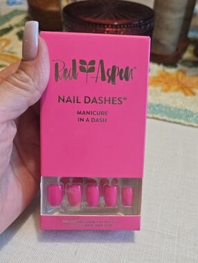 Red Aspen Nail Dashes Press-On Nails — Hot Pink Set